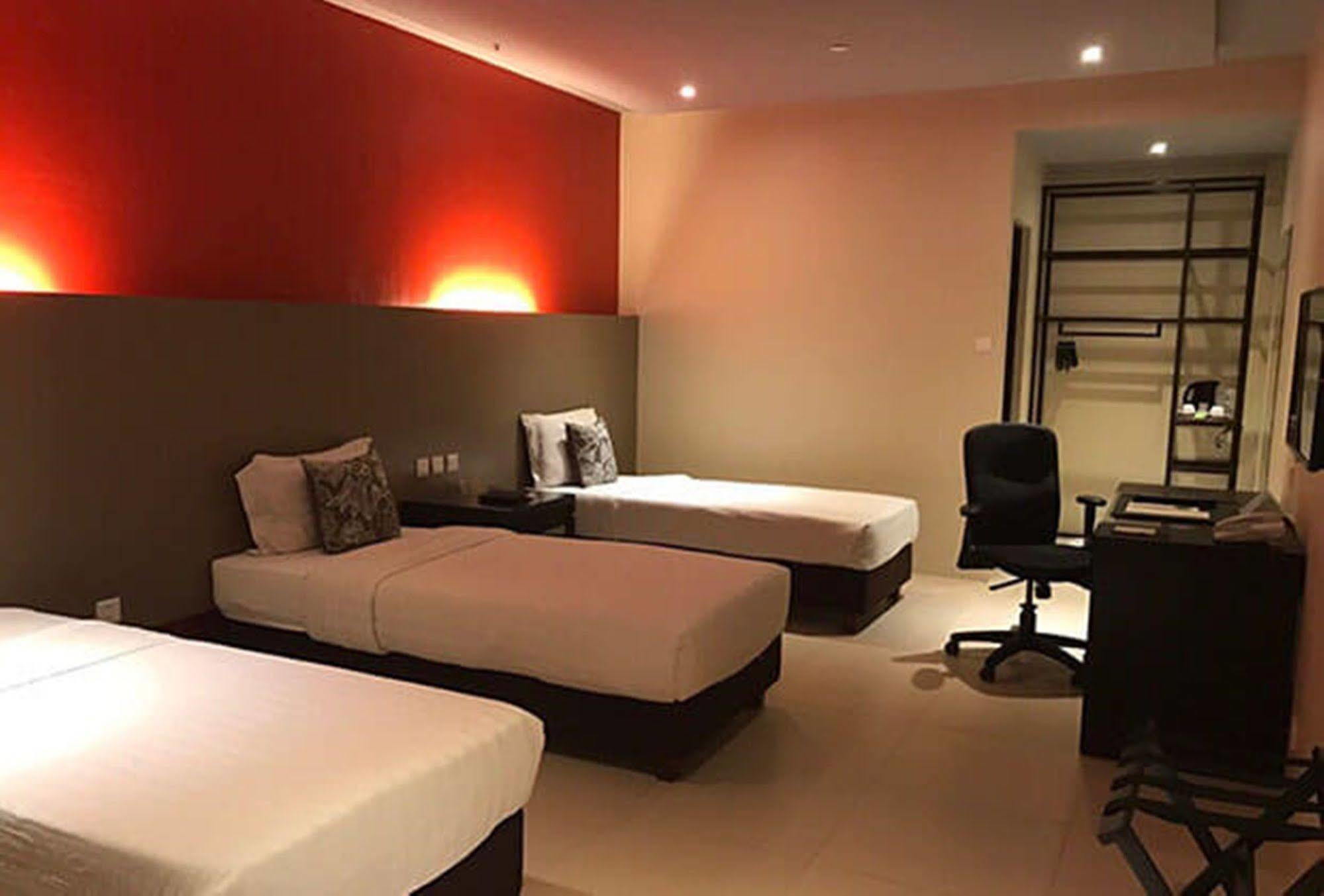 Hotel The Oriental Leyte à Palo Extérieur photo